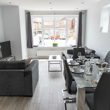 London Northwick Park Serviced Apartments By Riis Property Harrow Exterior photo