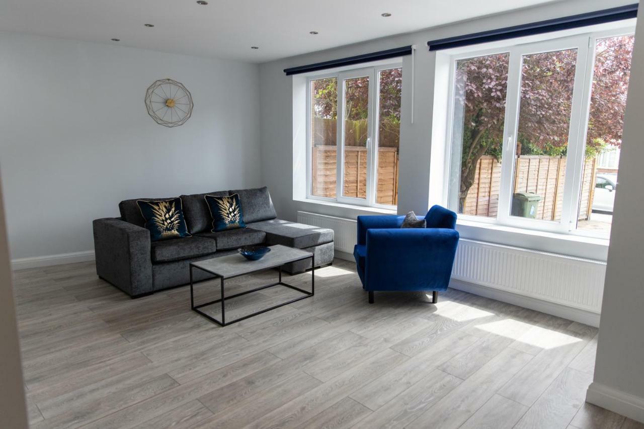 London Northwick Park Serviced Apartments By Riis Property Harrow Exterior photo