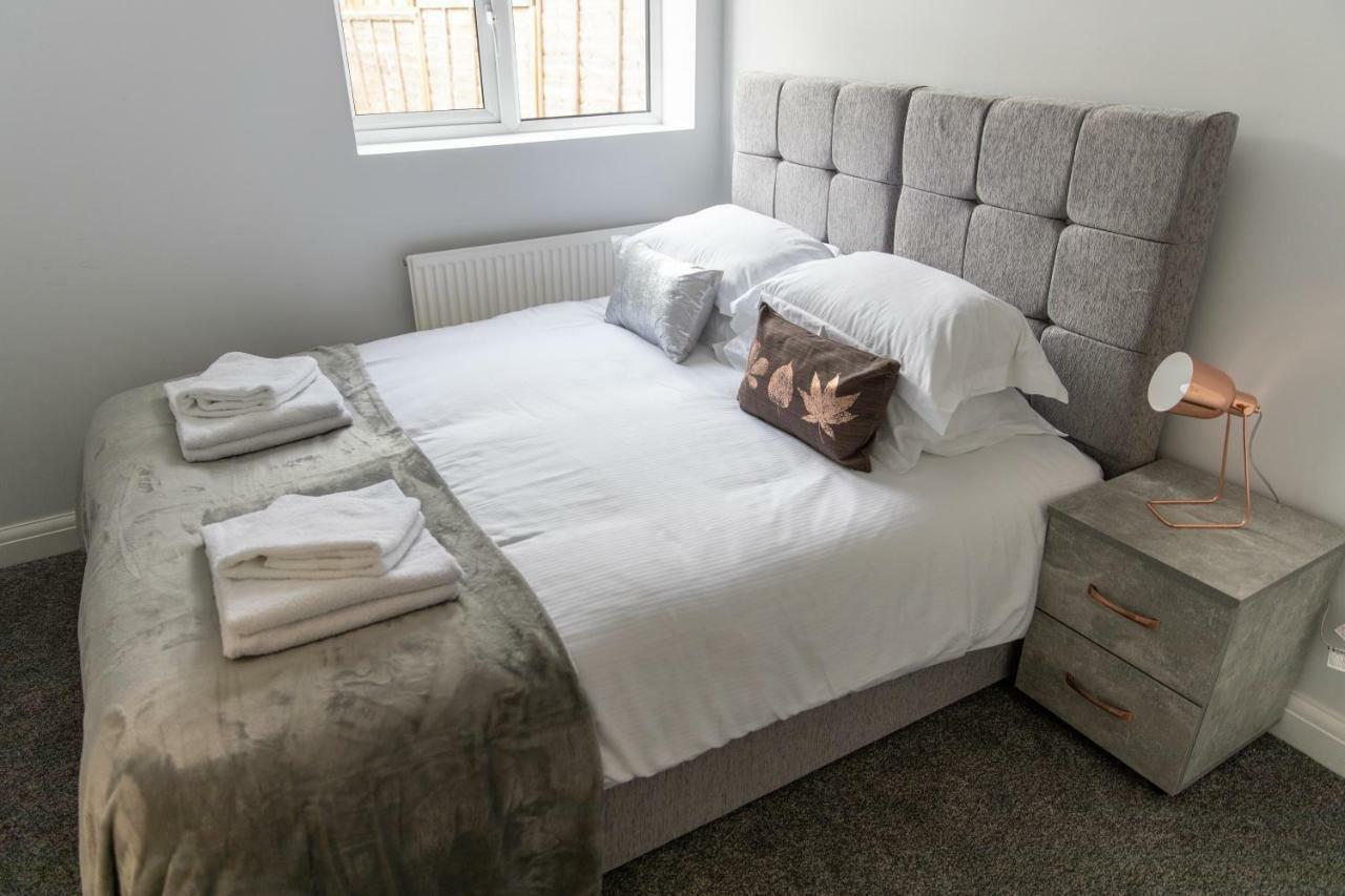 London Northwick Park Serviced Apartments By Riis Property Harrow Exterior photo