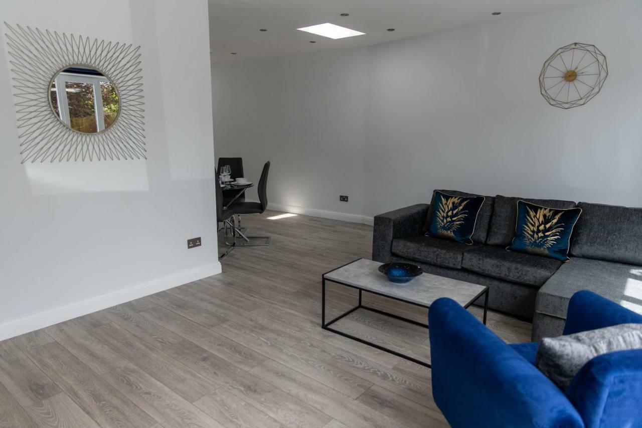 London Northwick Park Serviced Apartments By Riis Property Harrow Exterior photo