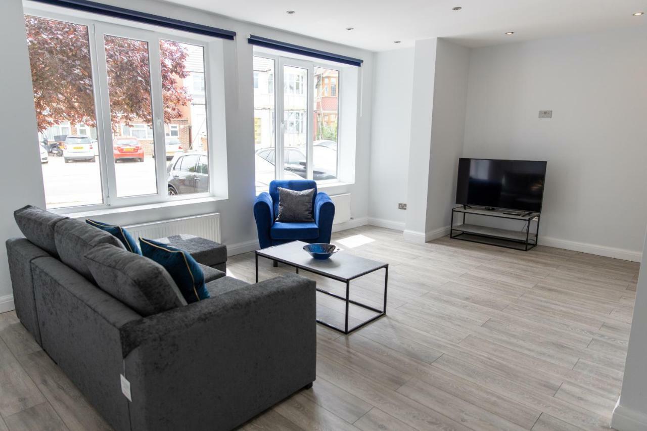 London Northwick Park Serviced Apartments By Riis Property Harrow Exterior photo