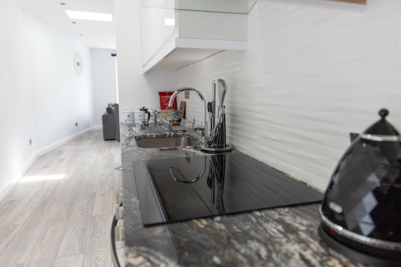 London Northwick Park Serviced Apartments By Riis Property Harrow Exterior photo